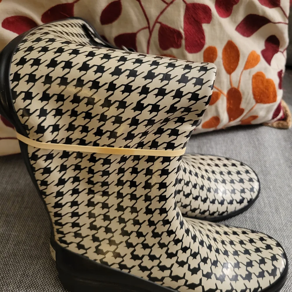 Sperry Black and White Houndstooth Boots